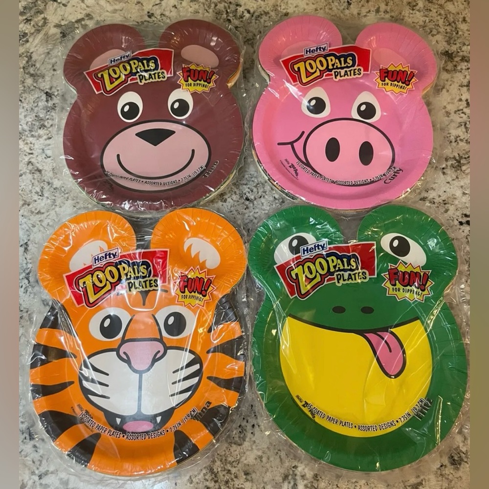 New Sealed Zoo Pals Hefty Paper Plates Party Edition 2023 - 15 Count (1 pack)